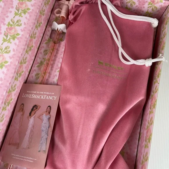 Stanley x LoveShackFancy 40oz Quencher H2.0 Pink Floral Tumbler Gift Set NIB - Picture 12 of 14